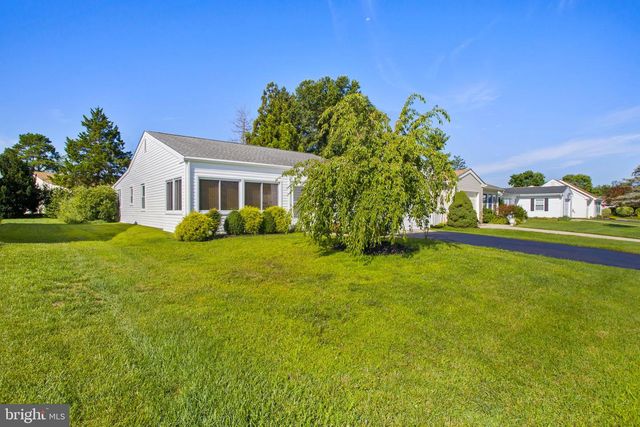 223 HUNTINGTON DR, Southampton, NJ 08088