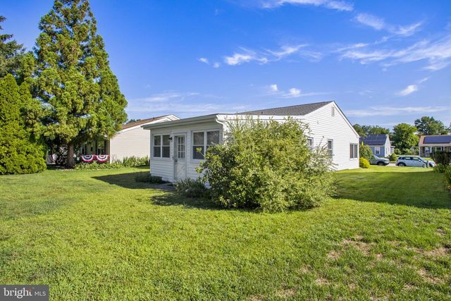 223 HUNTINGTON DR, Southampton, NJ 08088
