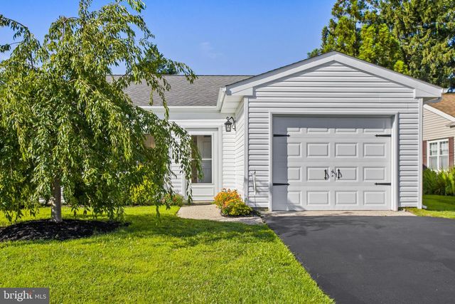 223 HUNTINGTON DR, Southampton, NJ 08088