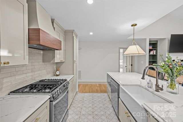 4808 Crooked Oak Lane, Charlotte, NC 28226