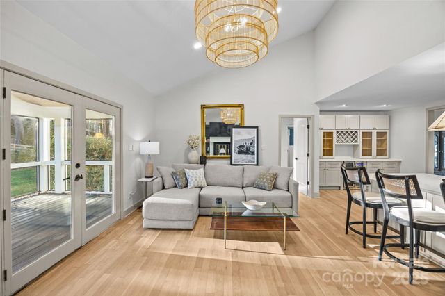 4808 Crooked Oak Lane, Charlotte, NC 28226