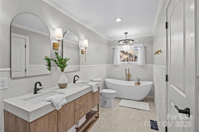 4808 Crooked Oak Lane, Charlotte, NC 28226