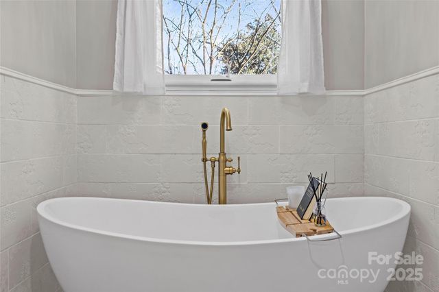 4808 Crooked Oak Lane, Charlotte, NC 28226