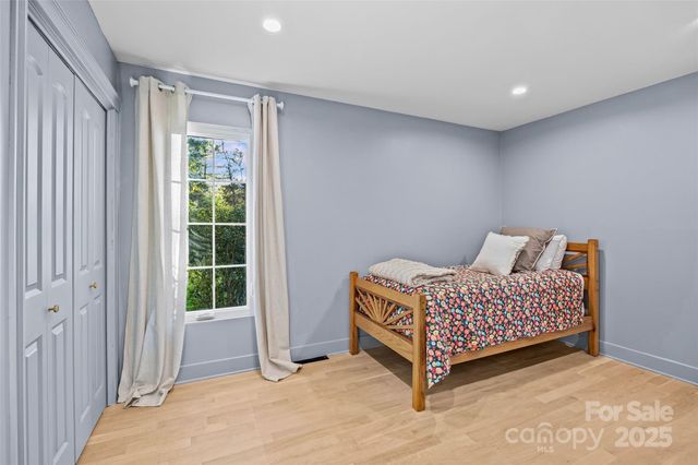 4808 Crooked Oak Lane, Charlotte, NC 28226