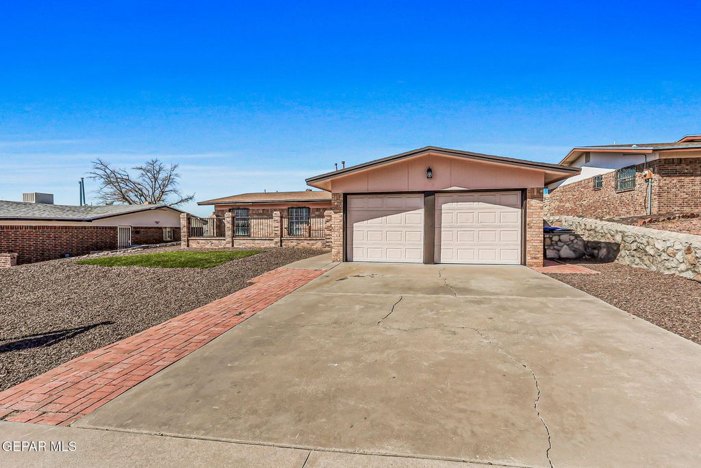701 CENTENNIAL Drive, El Paso, TX 79912