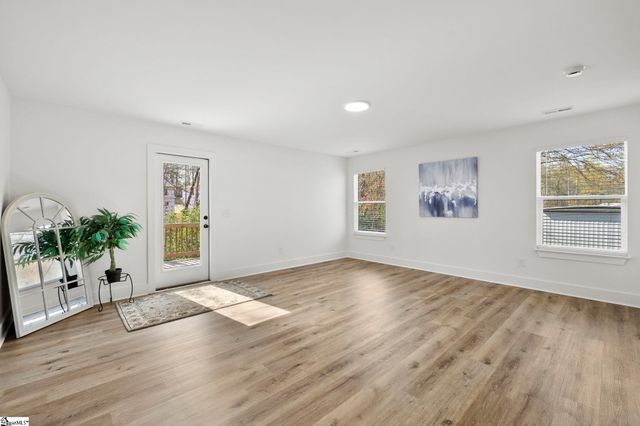 7 Robin Hood Road, Taylors, SC 29687