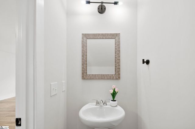 7 Robin Hood Road, Taylors, SC 29687