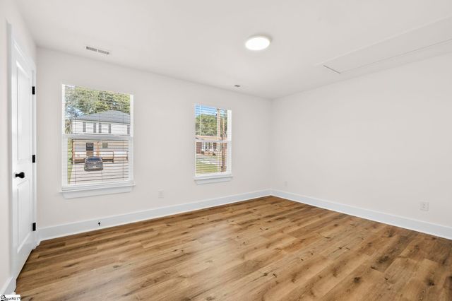 7 Robin Hood Road, Taylors, SC 29687