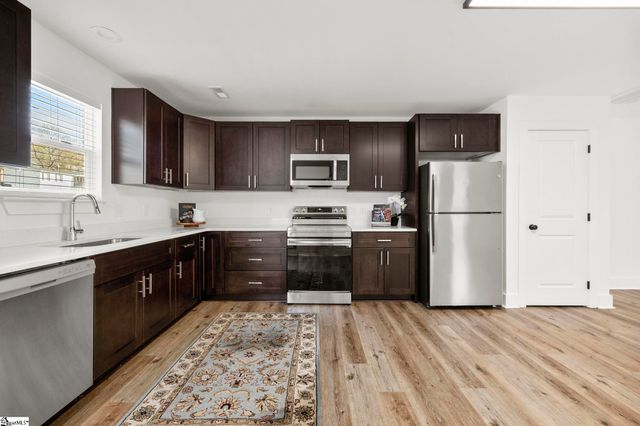 7 Robin Hood Road, Taylors, SC 29687