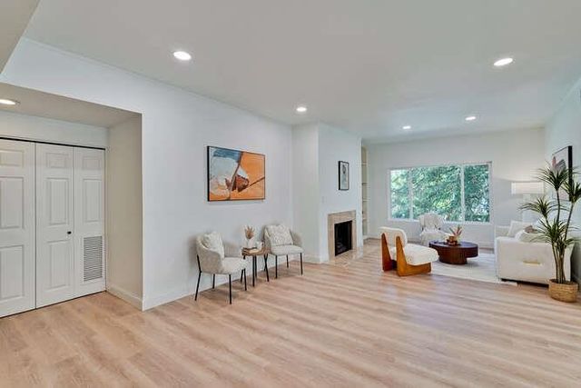 425 N El Camino Real 203, San Mateo, CA 94401