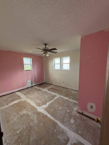 316 W Highway Dd, Miller, MO 65707