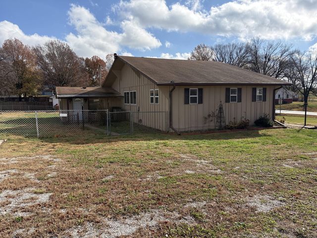 316 W Highway Dd, Miller, MO 65707