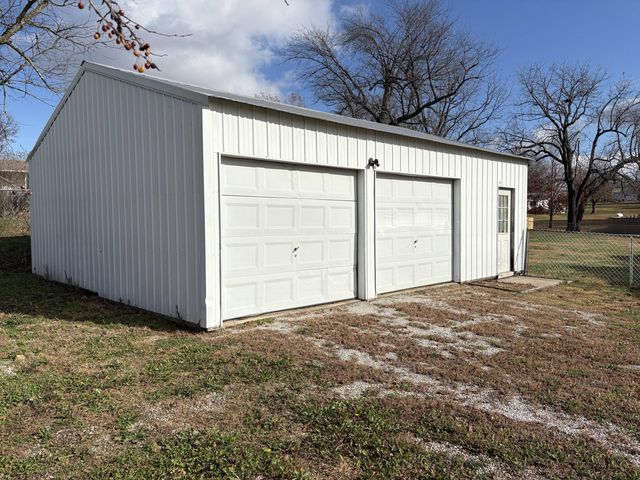 316 W Highway Dd, Miller, MO 65707