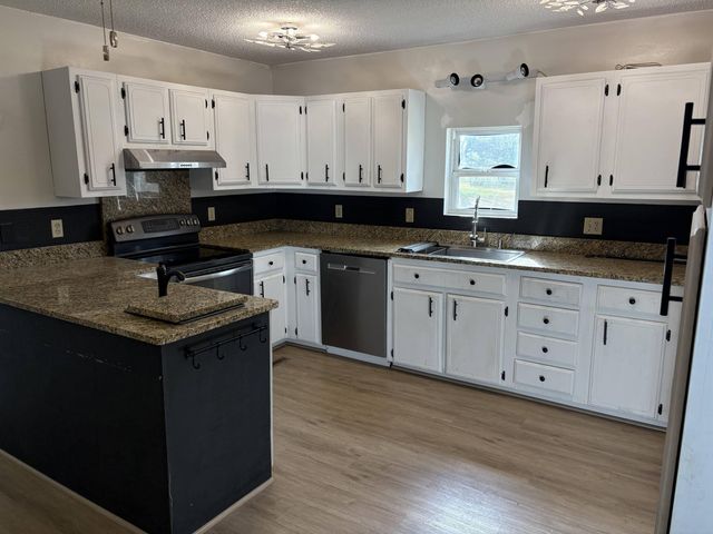 316 W Highway Dd, Miller, MO 65707