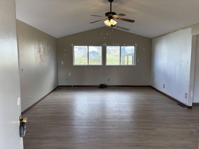 316 W Highway Dd, Miller, MO 65707