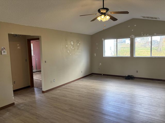 316 W Highway Dd, Miller, MO 65707