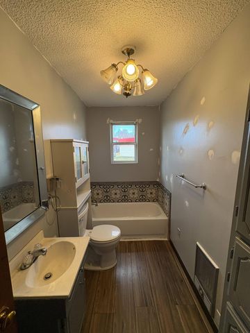 316 W Highway Dd, Miller, MO 65707