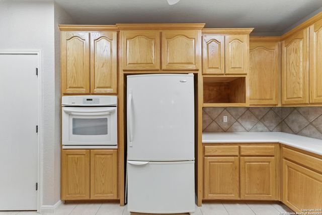 163 Montesito, Floresville, TX 78114