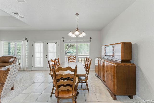 163 Montesito, Floresville, TX 78114