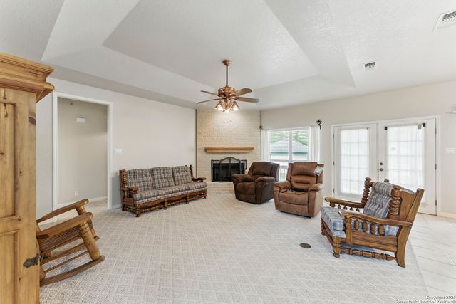 163 Montesito, Floresville, TX 78114