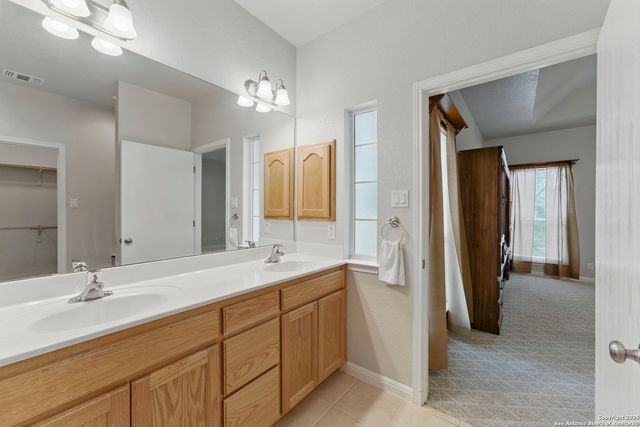 163 Montesito, Floresville, TX 78114