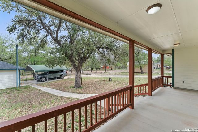 163 Montesito, Floresville, TX 78114