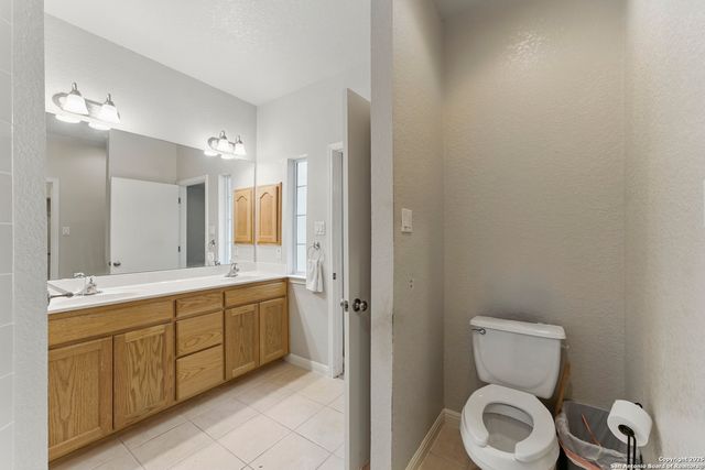 163 Montesito, Floresville, TX 78114