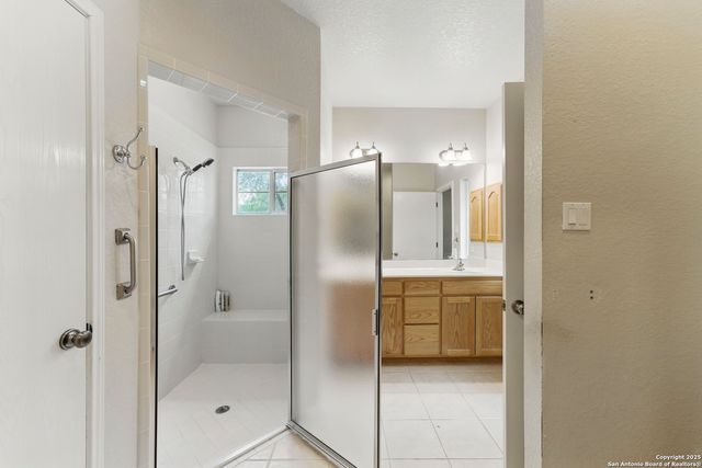 163 Montesito, Floresville, TX 78114