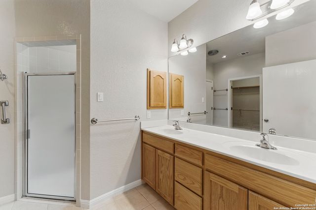 163 Montesito, Floresville, TX 78114