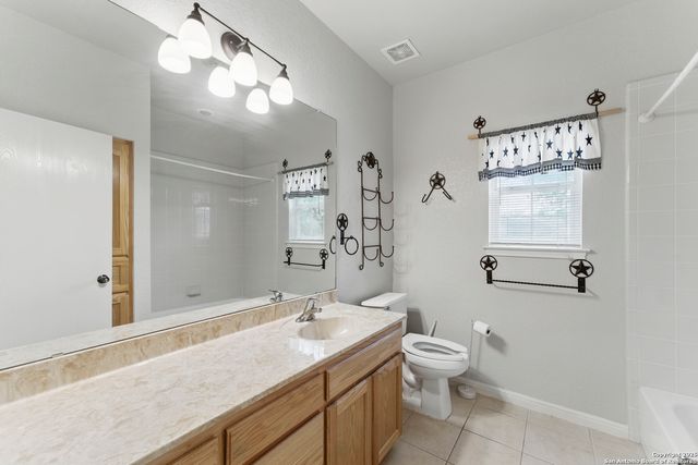 163 Montesito, Floresville, TX 78114