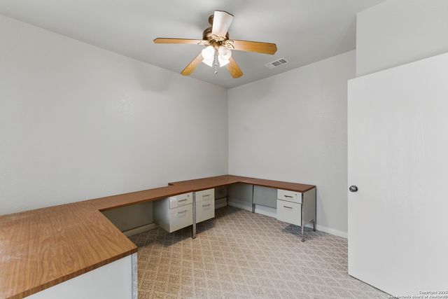 163 Montesito, Floresville, TX 78114