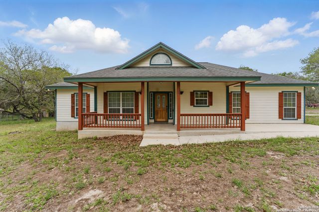 163 Montesito, Floresville, TX 78114