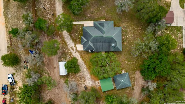 163 Montesito, Floresville, TX 78114