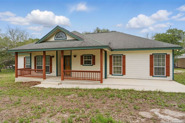 163 Montesito, Floresville, TX 78114