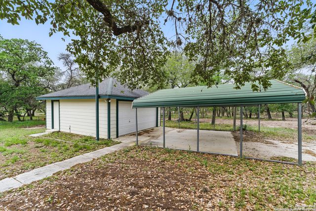 163 Montesito, Floresville, TX 78114