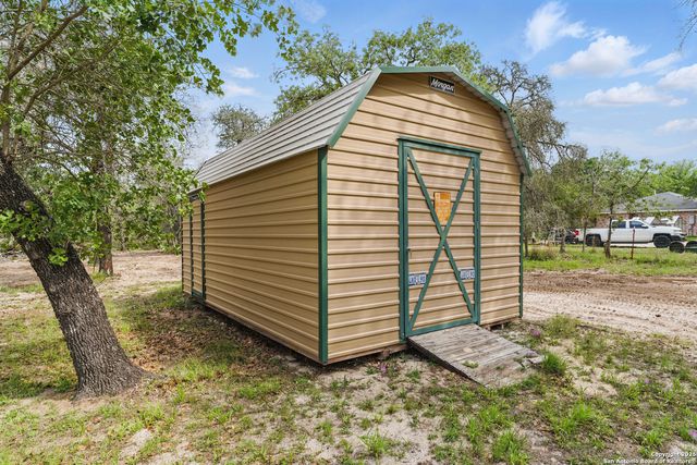 163 Montesito, Floresville, TX 78114