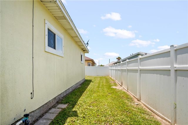 627 Sandy Lane, Port Aransas, TX 78373