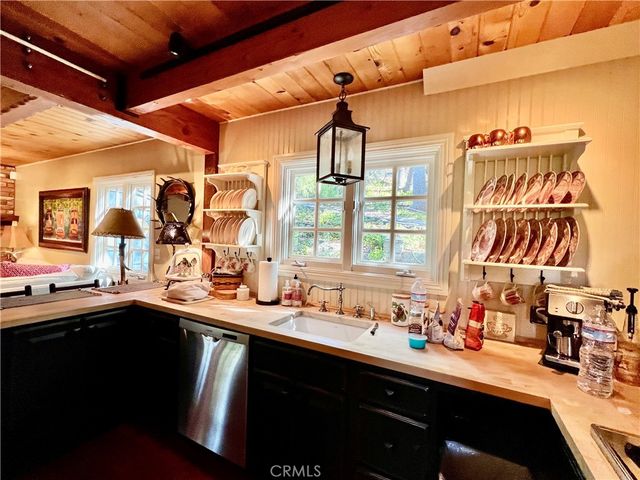 28972 North Shore Road, Lake Arrowhead, CA 92352