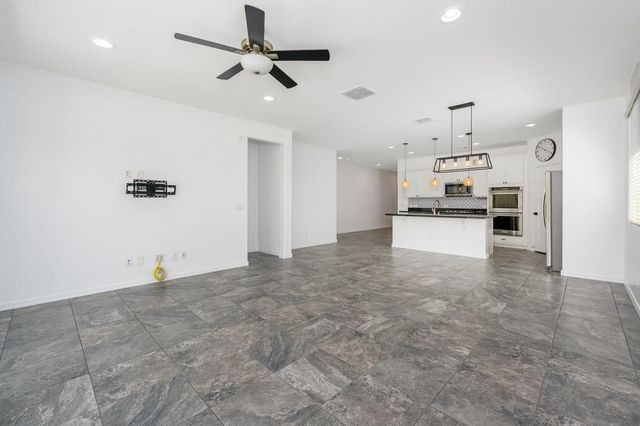 8536 S 40th Glen, Laveen, AZ 85339