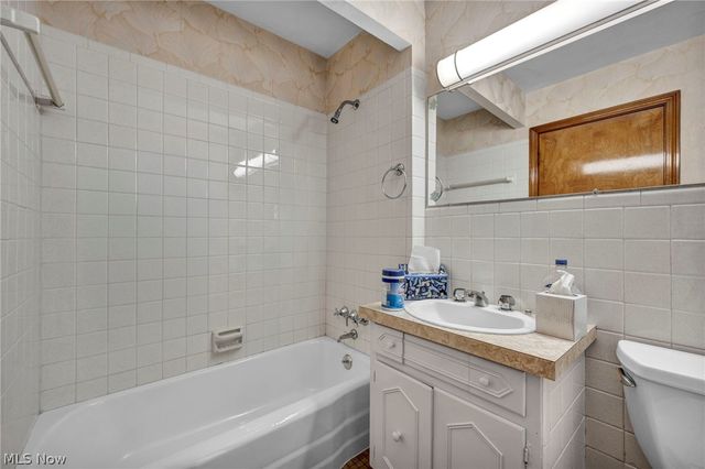 1030 Hillsdale Avenue, Lorain, OH 44052
