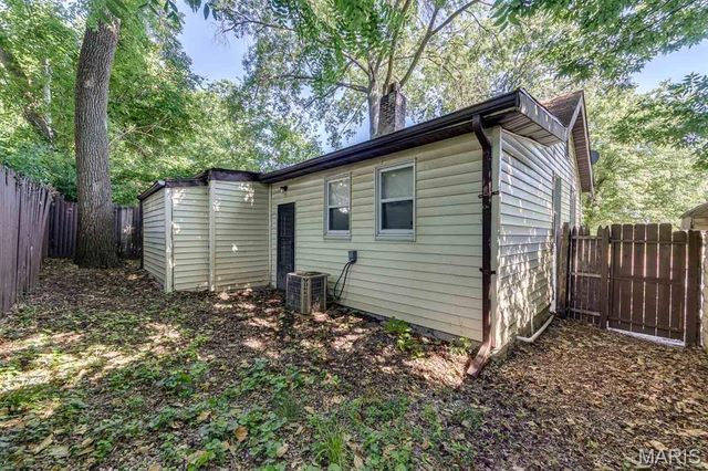 7014 Raymond Avenue, University City, MO 63130