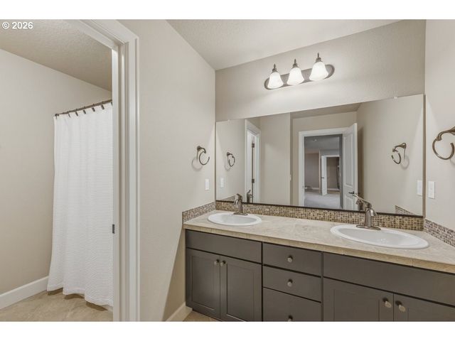 9279 Se GRACE Cir, Happy Valley, OR 97086