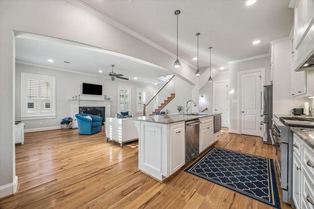 209 Queen Road, Clear Lake Shores, TX 77565
