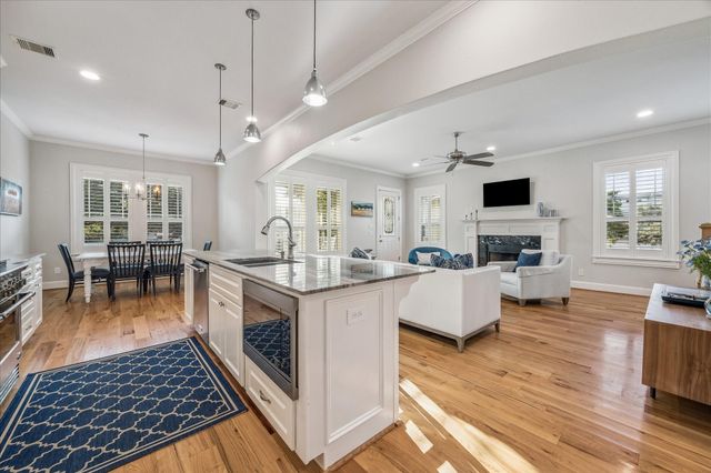 209 Queen Road, Clear Lake Shores, TX 77565