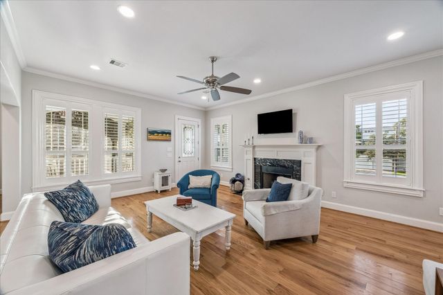 209 Queen Road, Clear Lake Shores, TX 77565