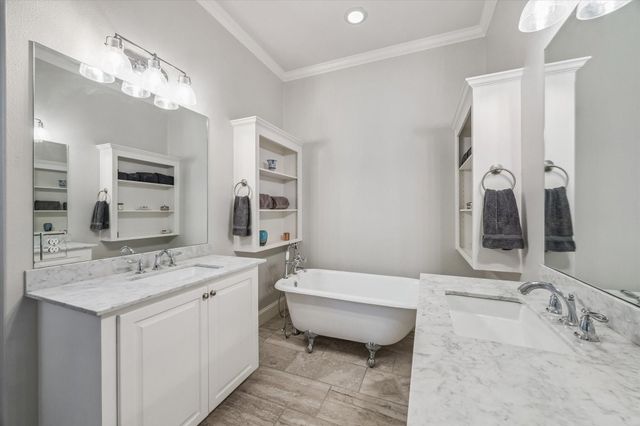 209 Queen Road, Clear Lake Shores, TX 77565