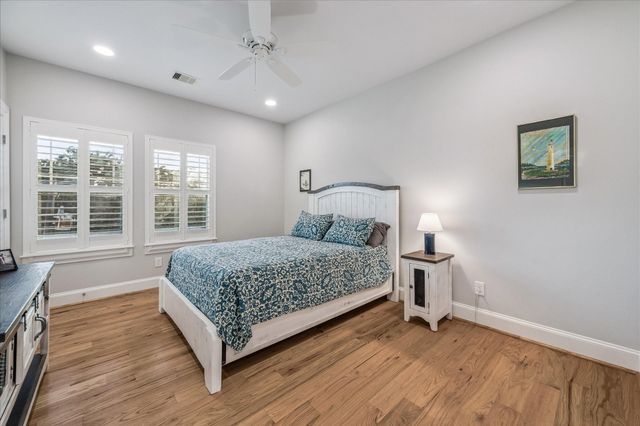 209 Queen Road, Clear Lake Shores, TX 77565