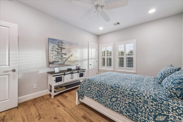 209 Queen Road, Clear Lake Shores, TX 77565