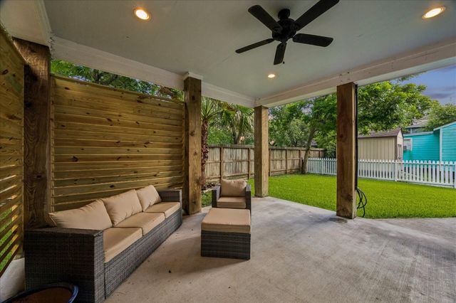 209 Queen Road, Clear Lake Shores, TX 77565