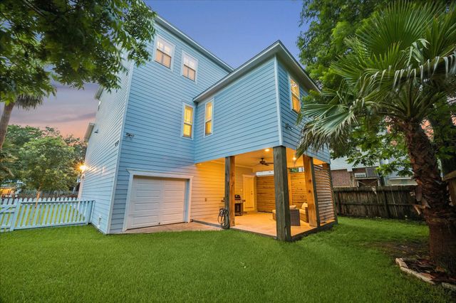 209 Queen Road, Clear Lake Shores, TX 77565